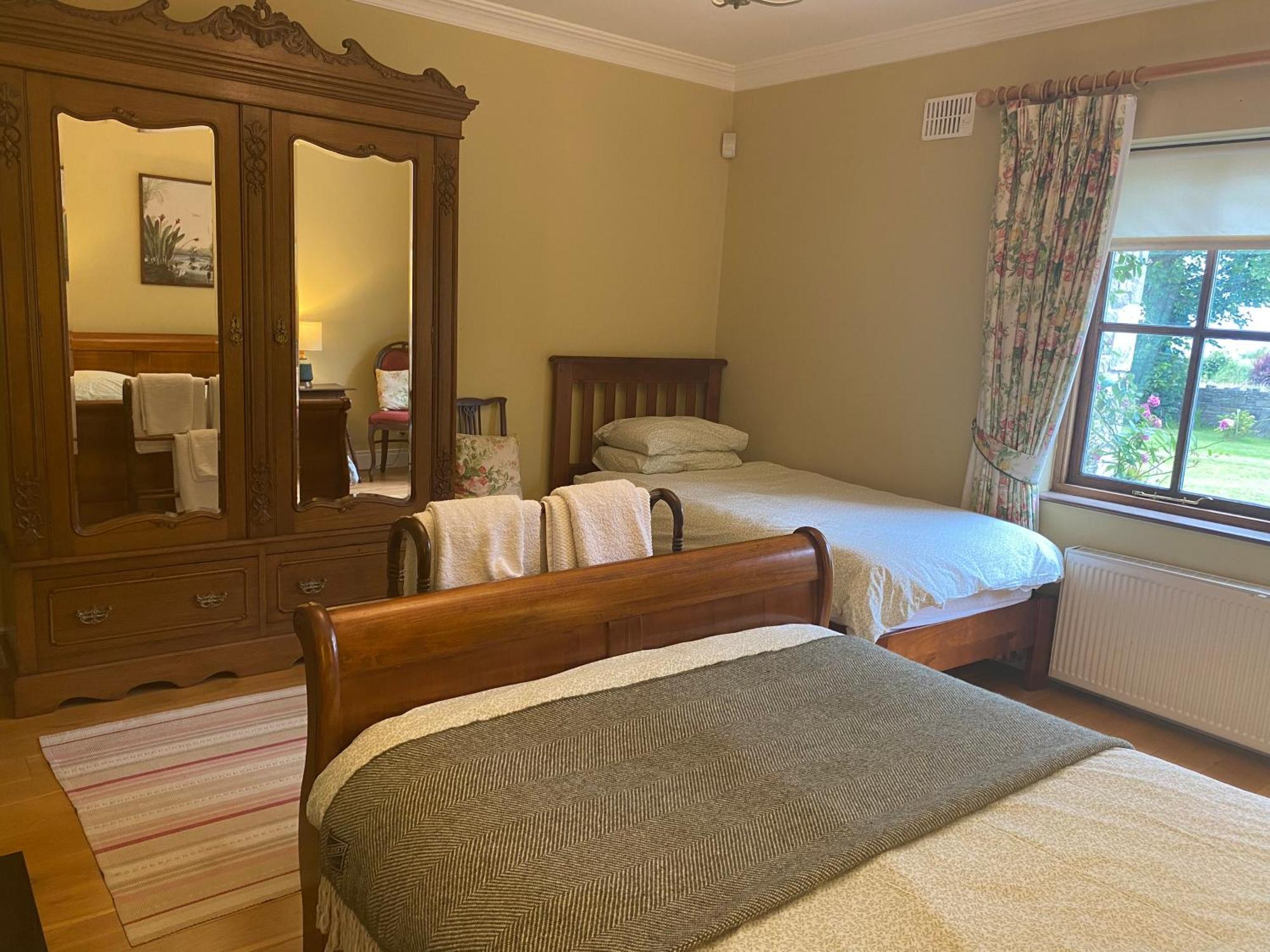 Croagh Patrick Lodge Apartment ウェストポート エクステリア 写真